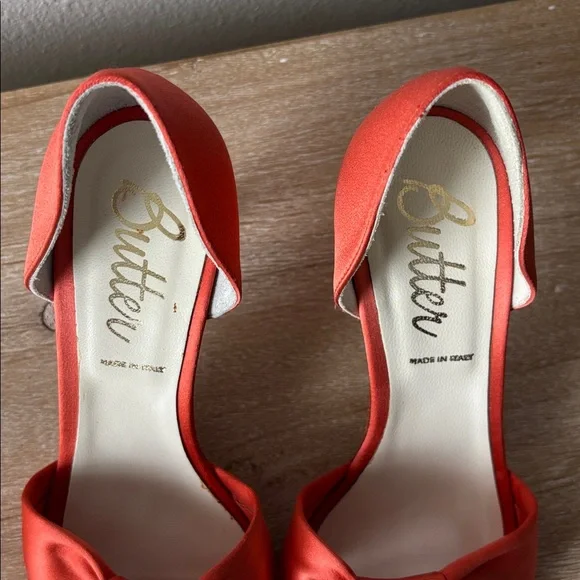 Butter Satin Heels with Gold Shell Accent - Picture 4 of 13